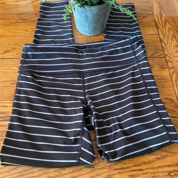 ATHLETA BLACK AND GRAY Chaturanga Leggings SZ S - Picture 2 of 8